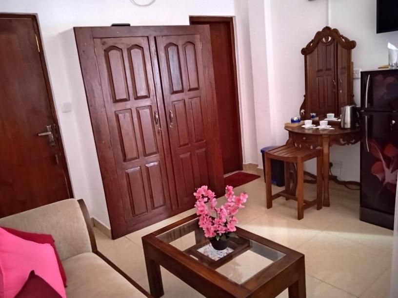 Hotel Dolphin Hikkaduwa Esterno foto
