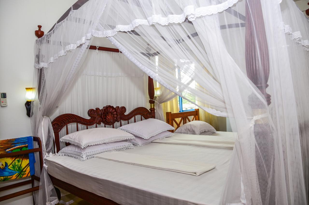 Hotel Dolphin Hikkaduwa Esterno foto