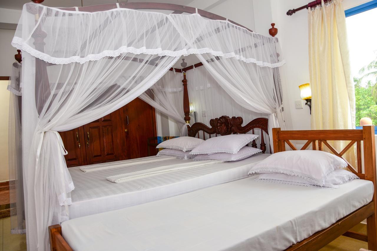 Hotel Dolphin Hikkaduwa Esterno foto