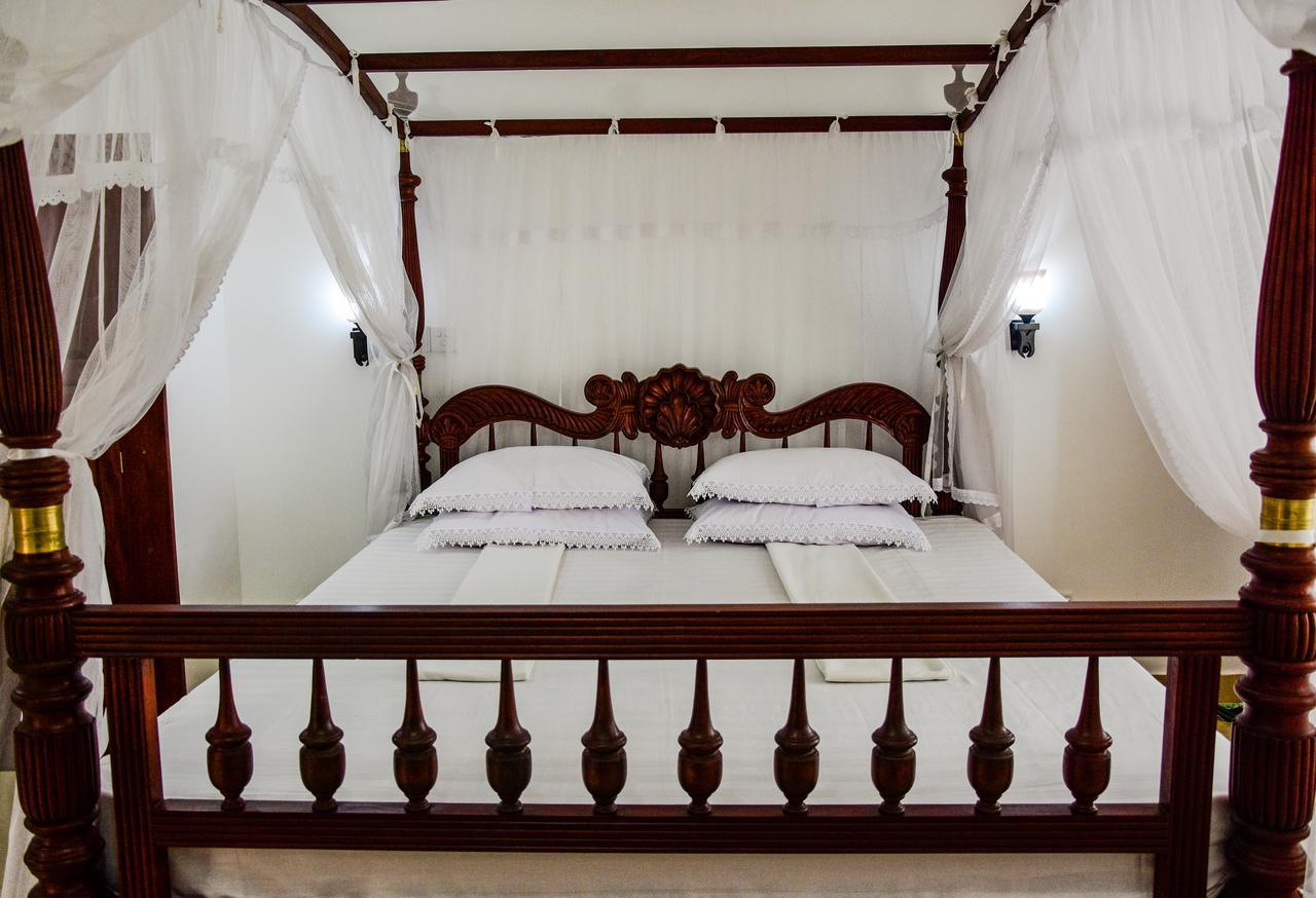 Hotel Dolphin Hikkaduwa Esterno foto